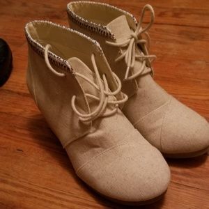 Creme Maurices Wedges